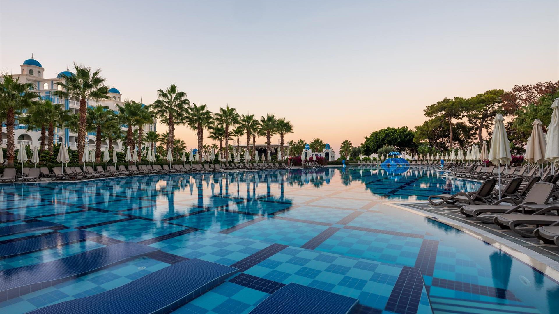 Rubi Platinum Spa Resort & Suites