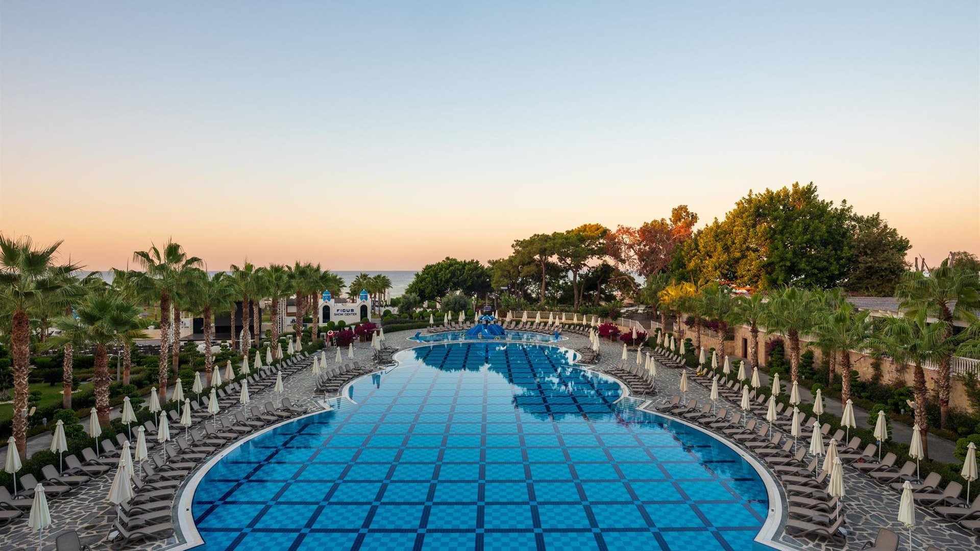 Rubi Platinum Spa Resort & Suites