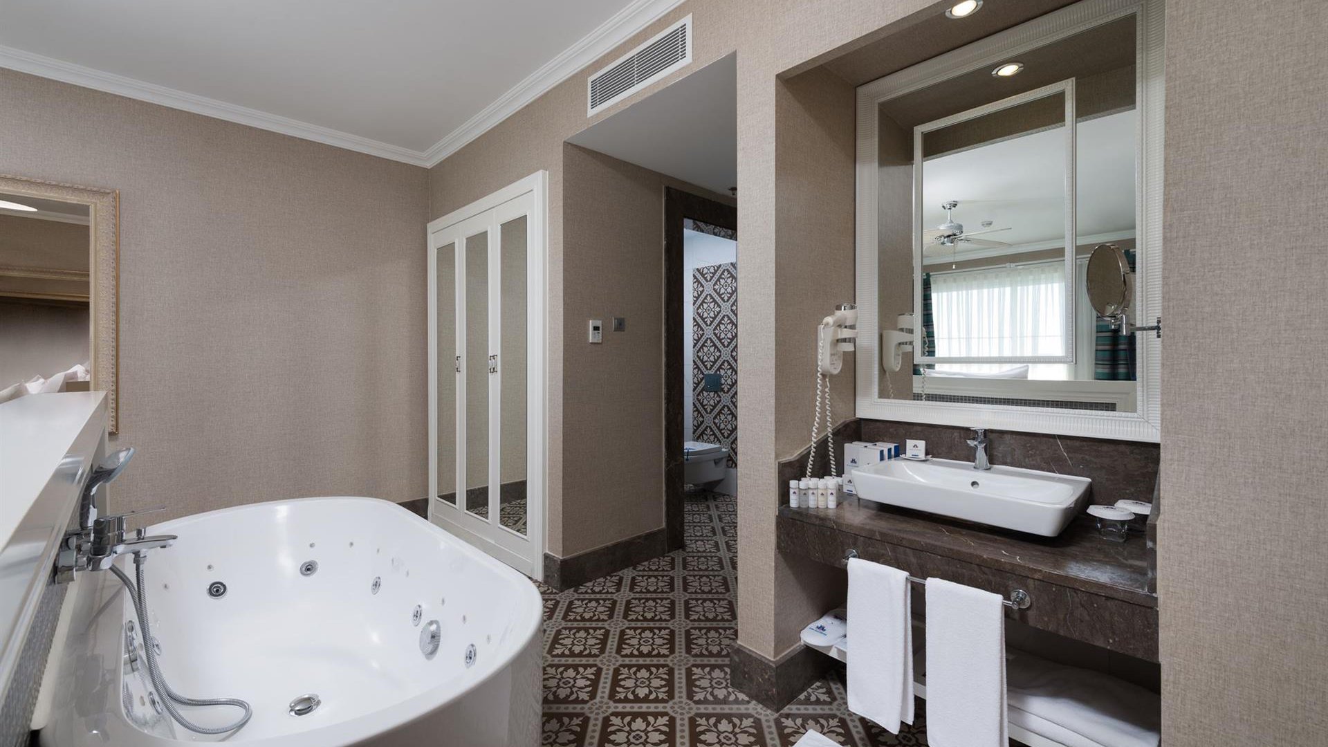 Rubi Platinum Spa Resort & Suites