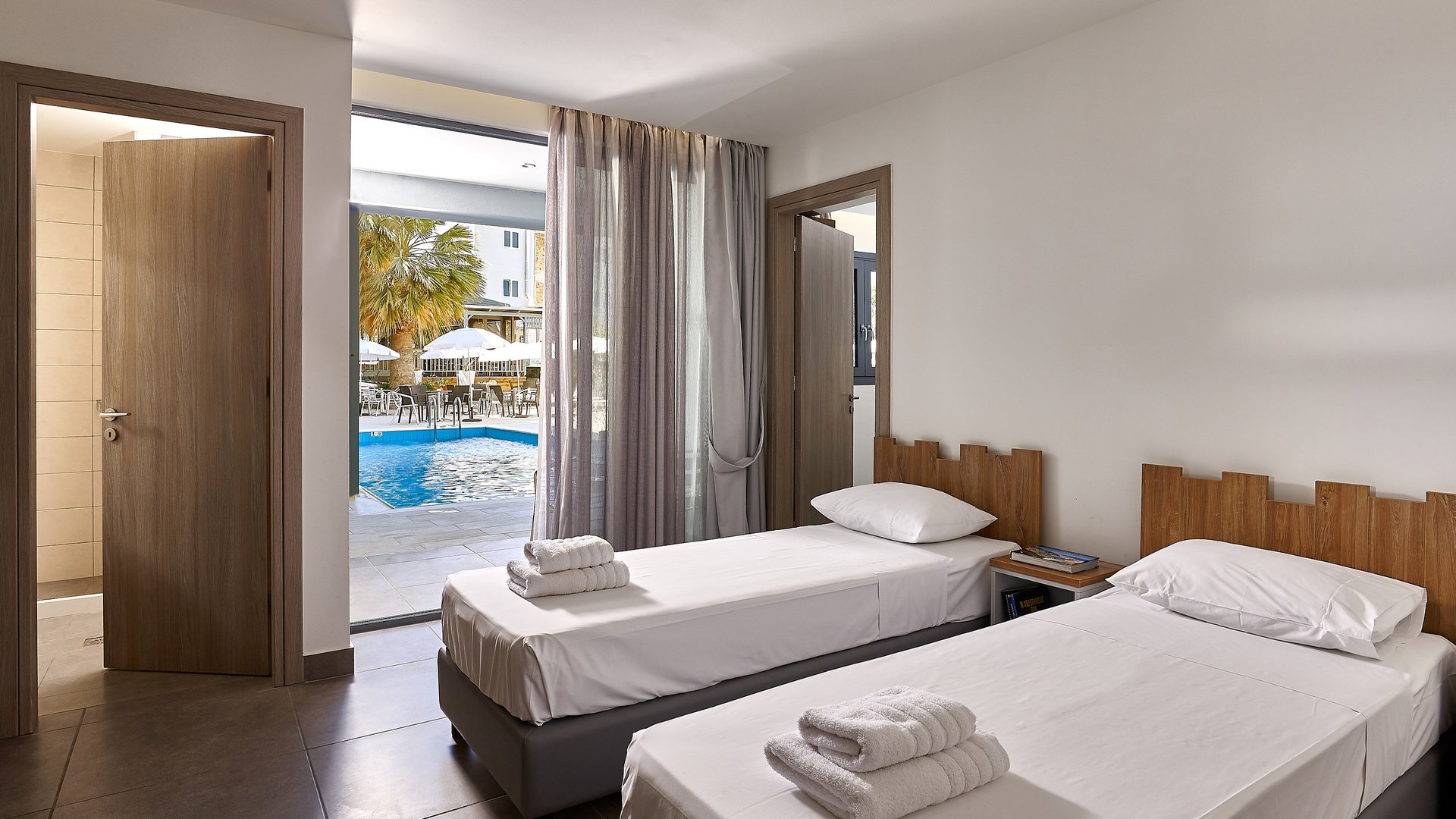 POLLIS HOTEL