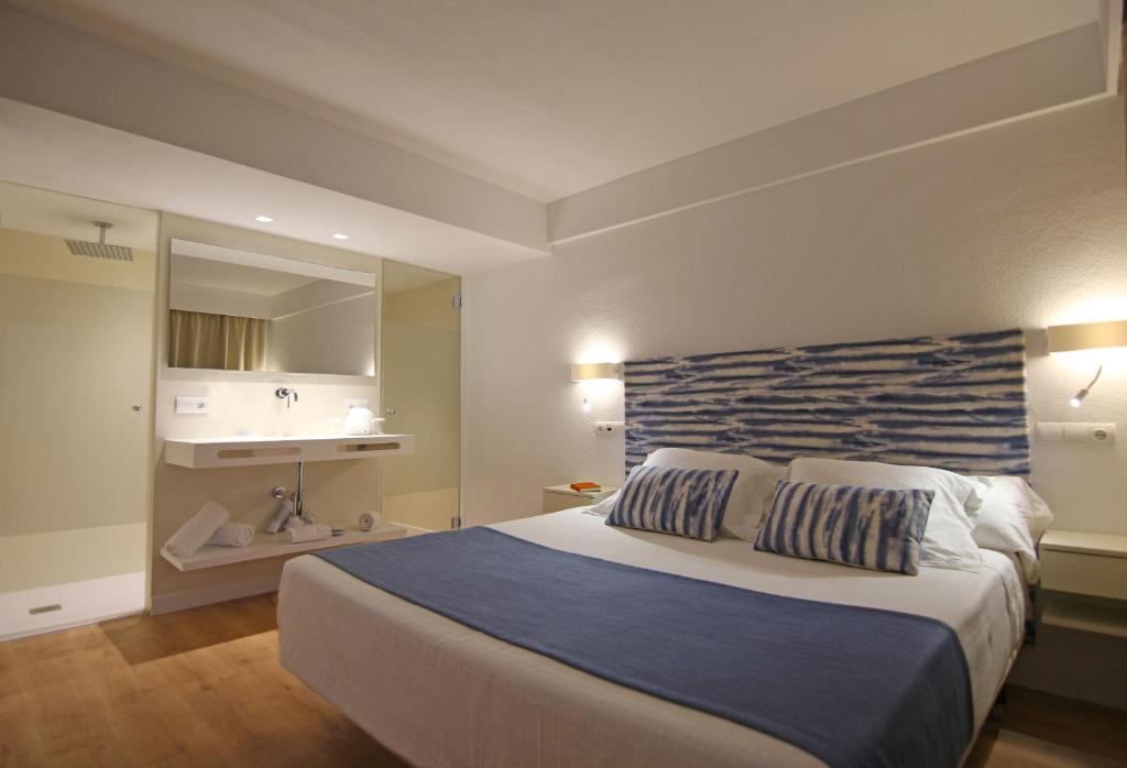 BLAU PUNTA REINA FAMILY RESORT