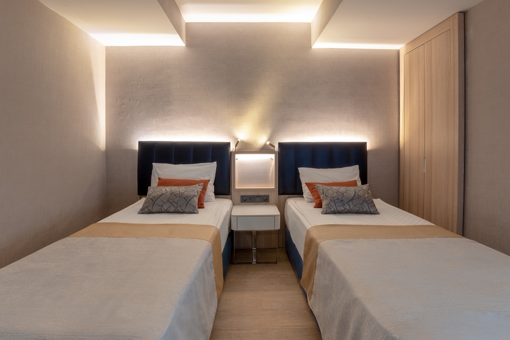 LAGO HOTEL
