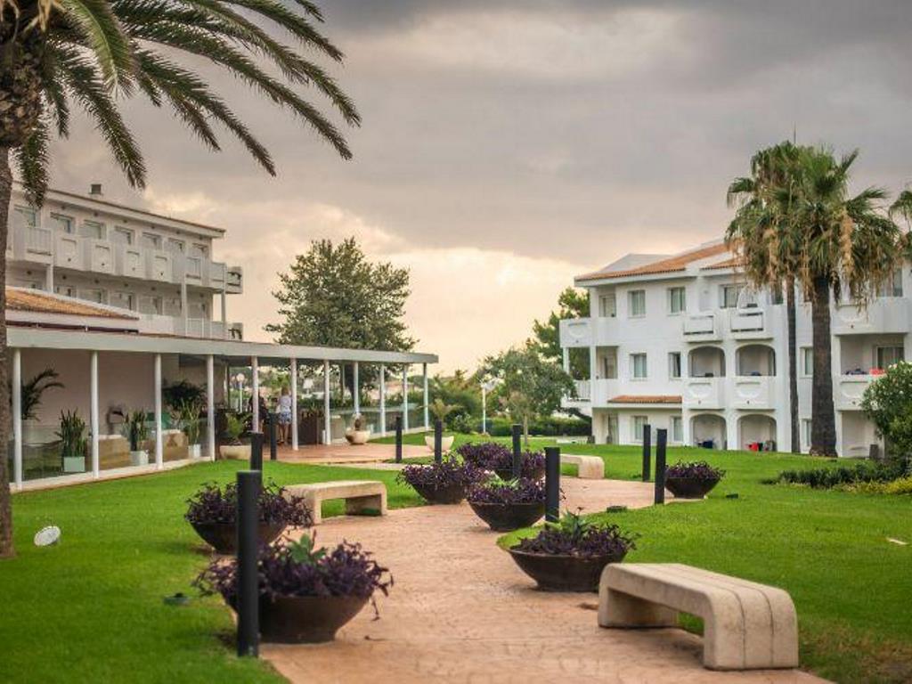 BLAU PUNTA REINA FAMILY RESORT