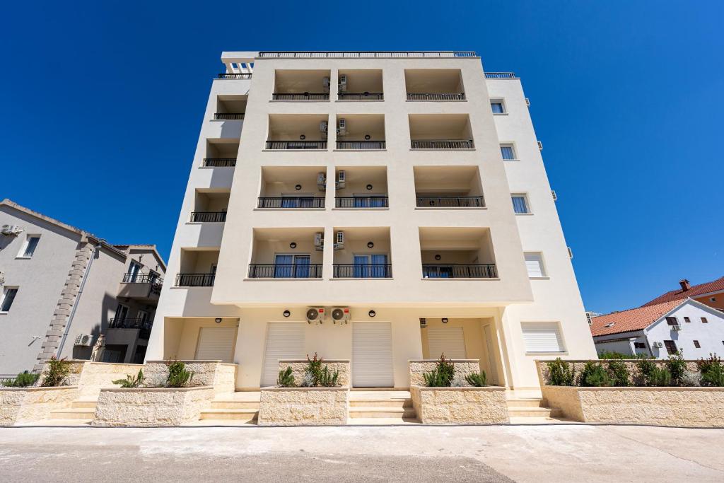 HOTEL MILLENNIUM APARTMENTS BY AYCON — nuotrauka 1