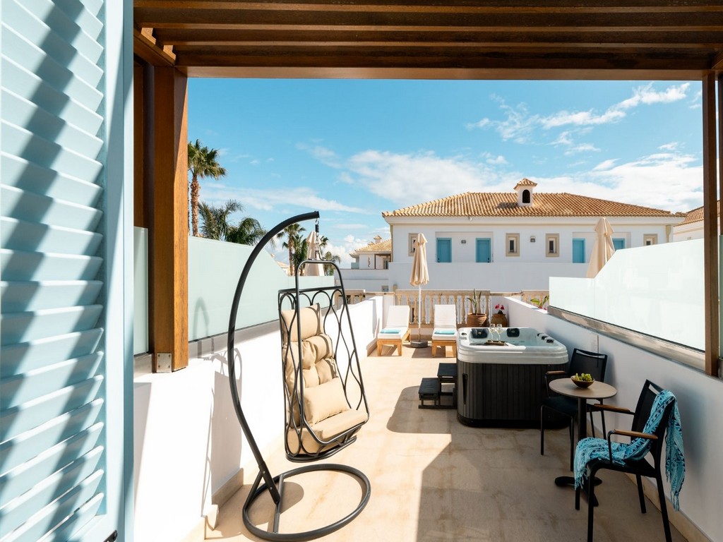 MITSIS SELECTION LAGUNA