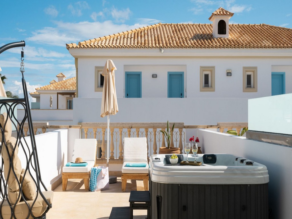 MITSIS SELECTION LAGUNA