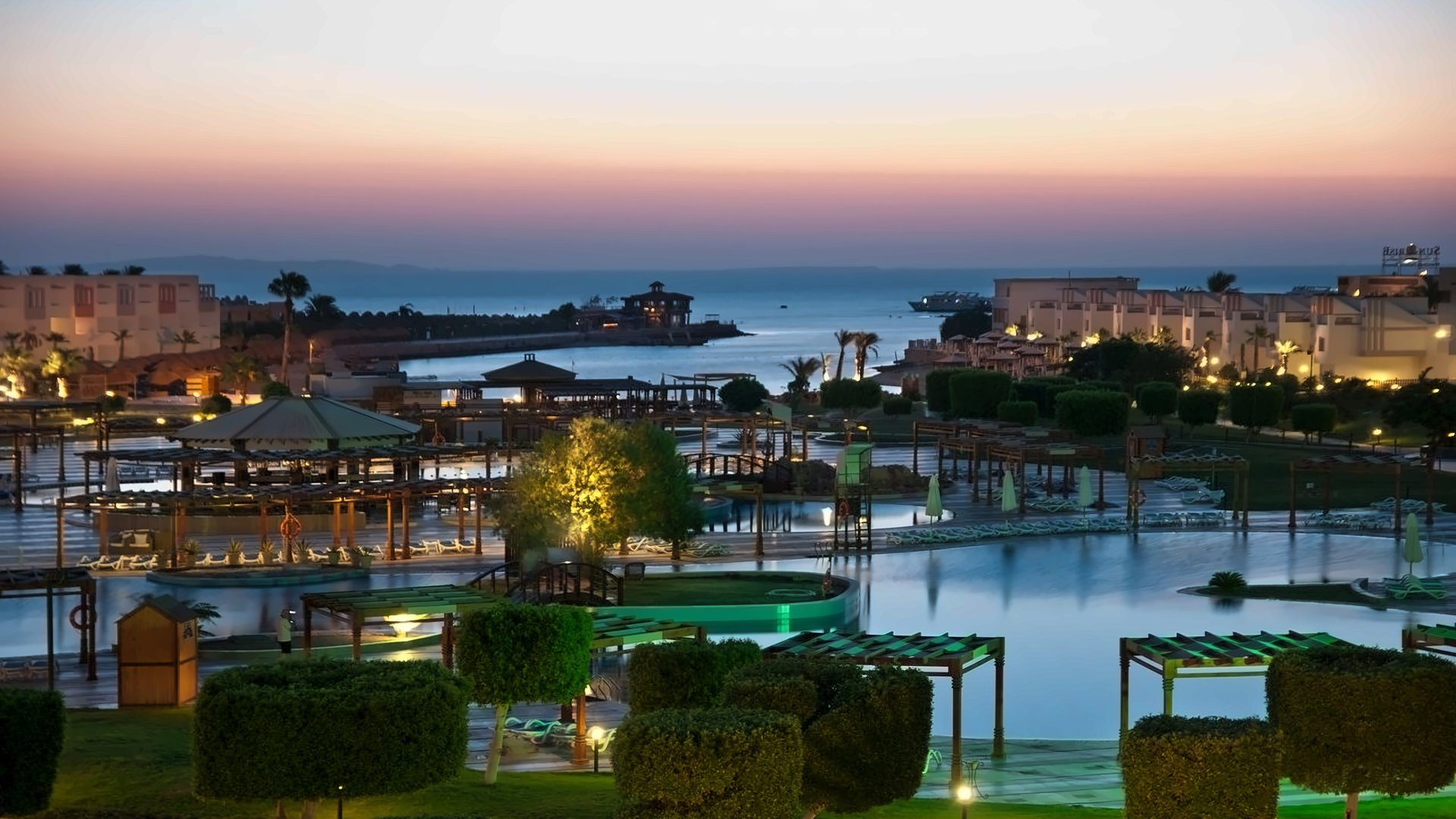 Posh Club Sunrise Crystal Bay Resort