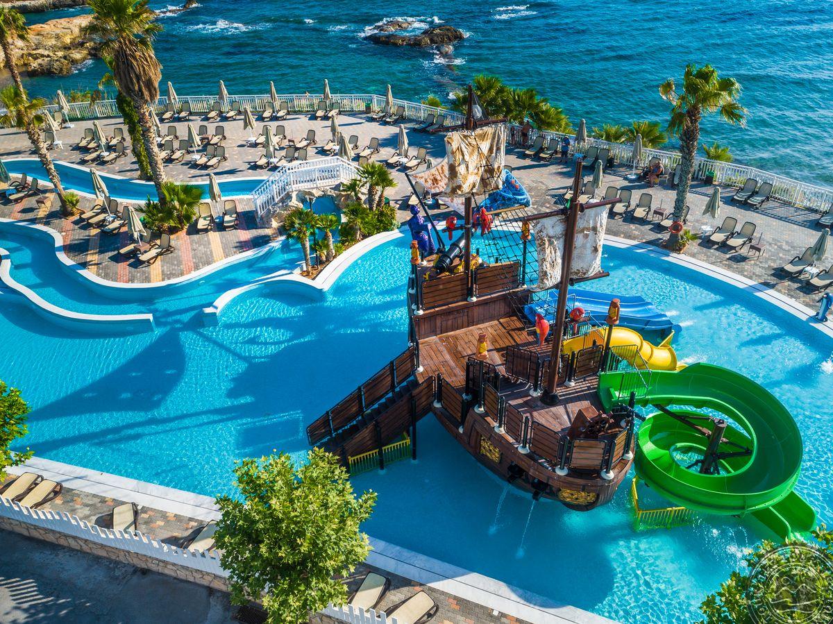 STAR BEACH VILLAGE & WATER PARK