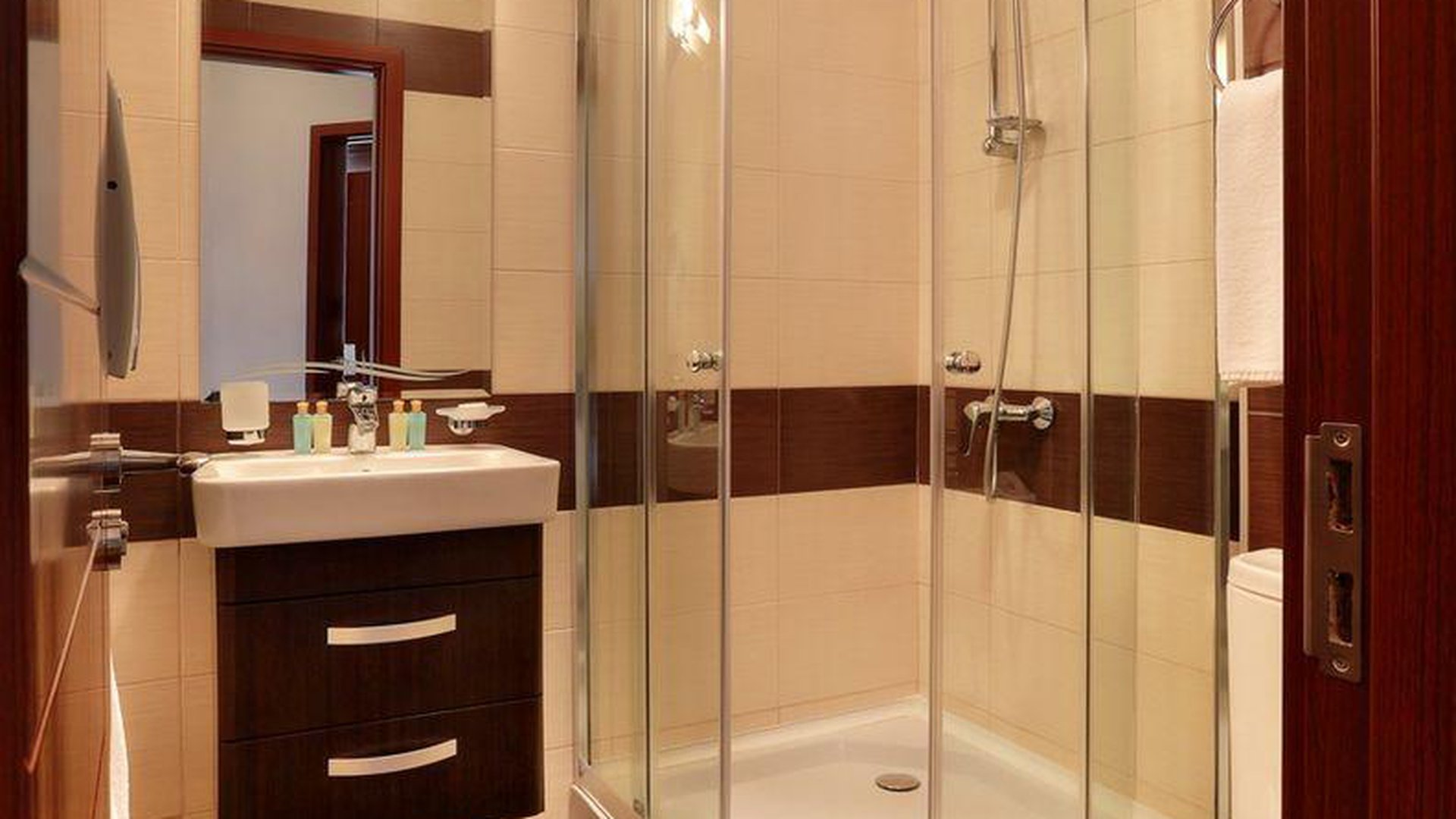 GOLDEN LINE APARTHOTEL