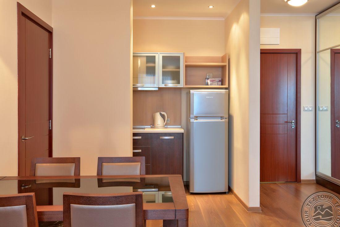 GOLDEN LINE APARTHOTEL