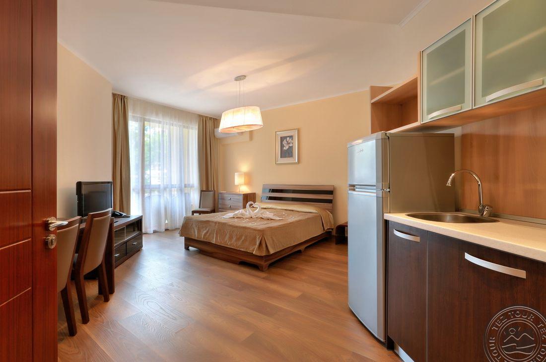 GOLDEN LINE APARTHOTEL