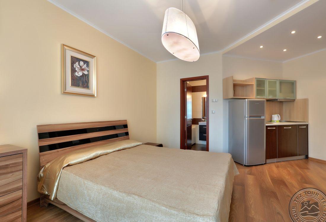 GOLDEN LINE APARTHOTEL