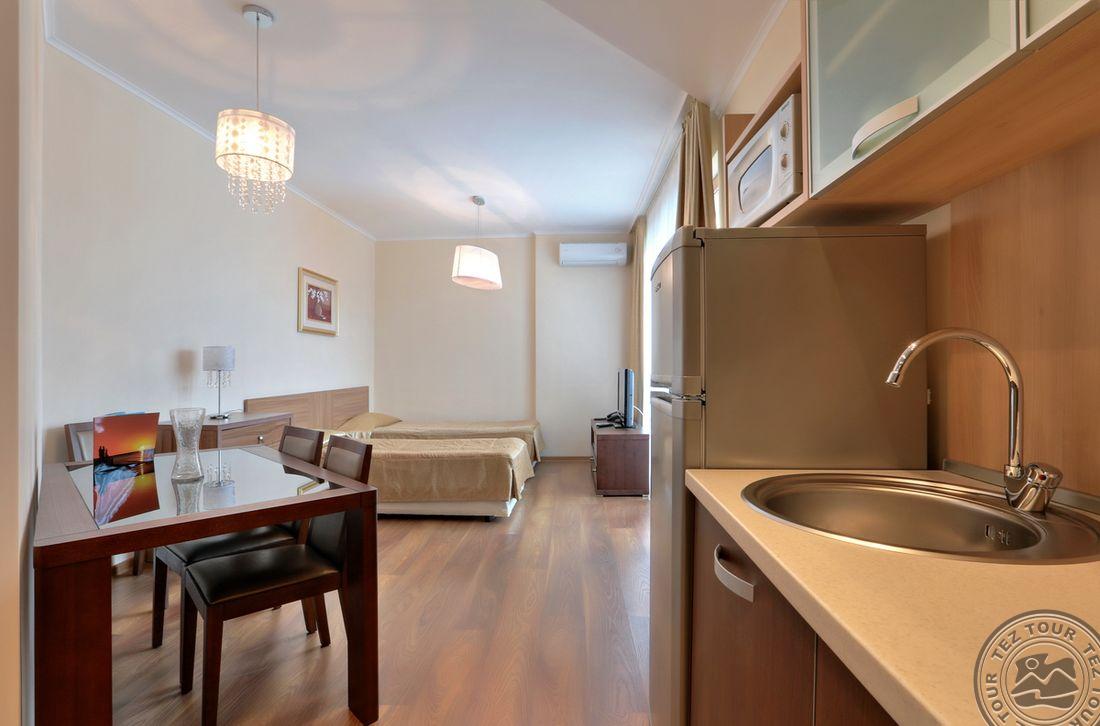 GOLDEN LINE APARTHOTEL