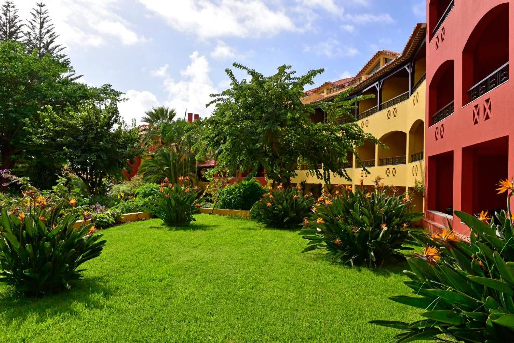 Pestana Village Garden Hotel