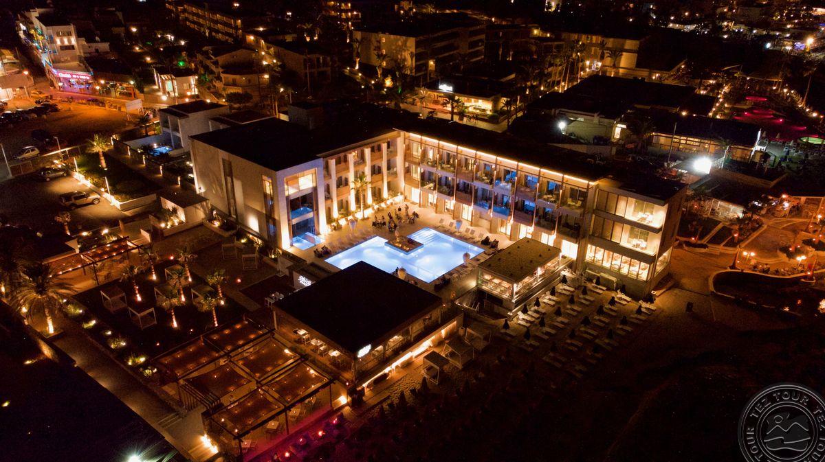 ENORME AMMOS BEACH RESORT