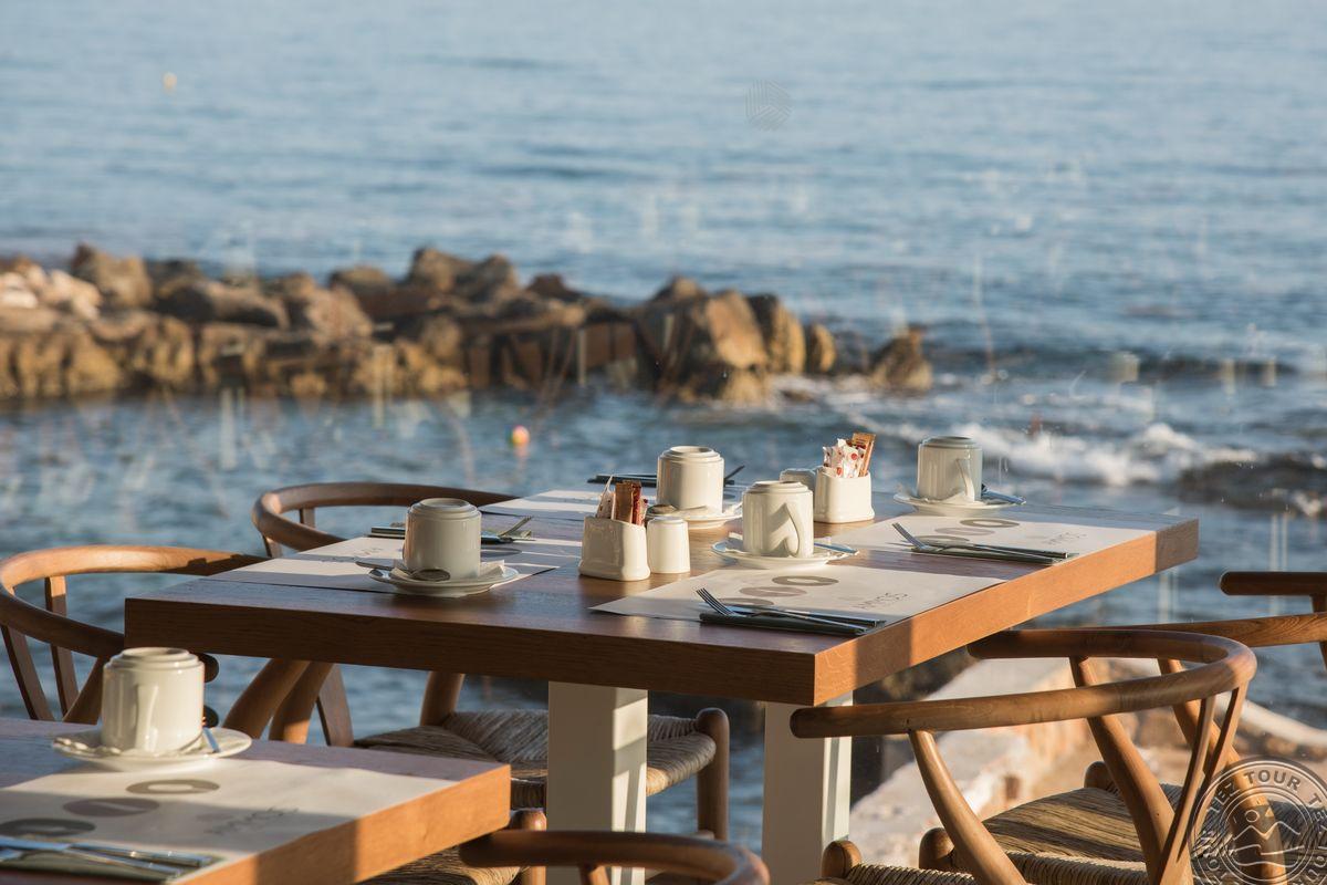 ENORME AMMOS BEACH RESORT