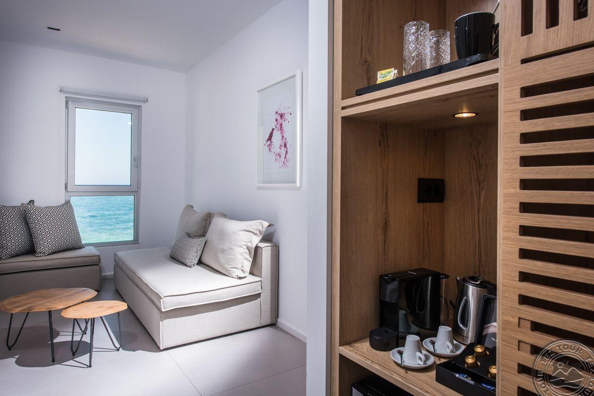 ENORME AMMOS BEACH RESORT