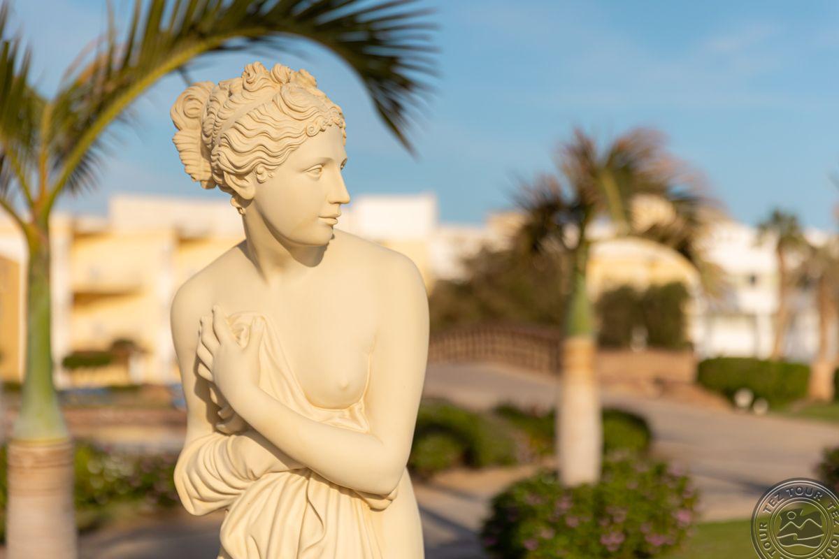 PALM ROYALE SOMA BAY