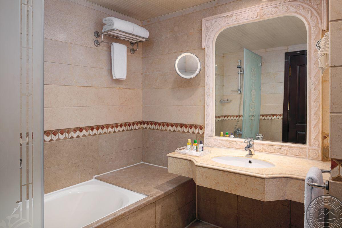 PALM ROYALE SOMA BAY