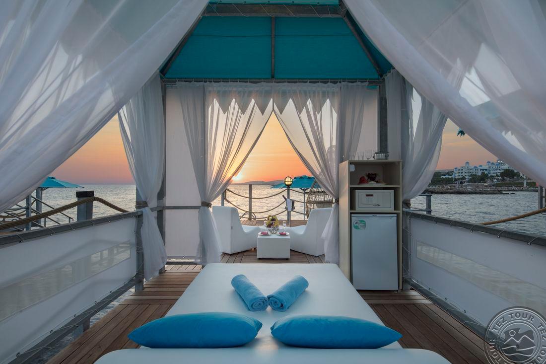 GRANADA LUXURY BEACH