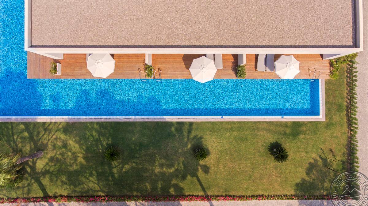 ACANTHUS CENNET BARUT COLLECTION