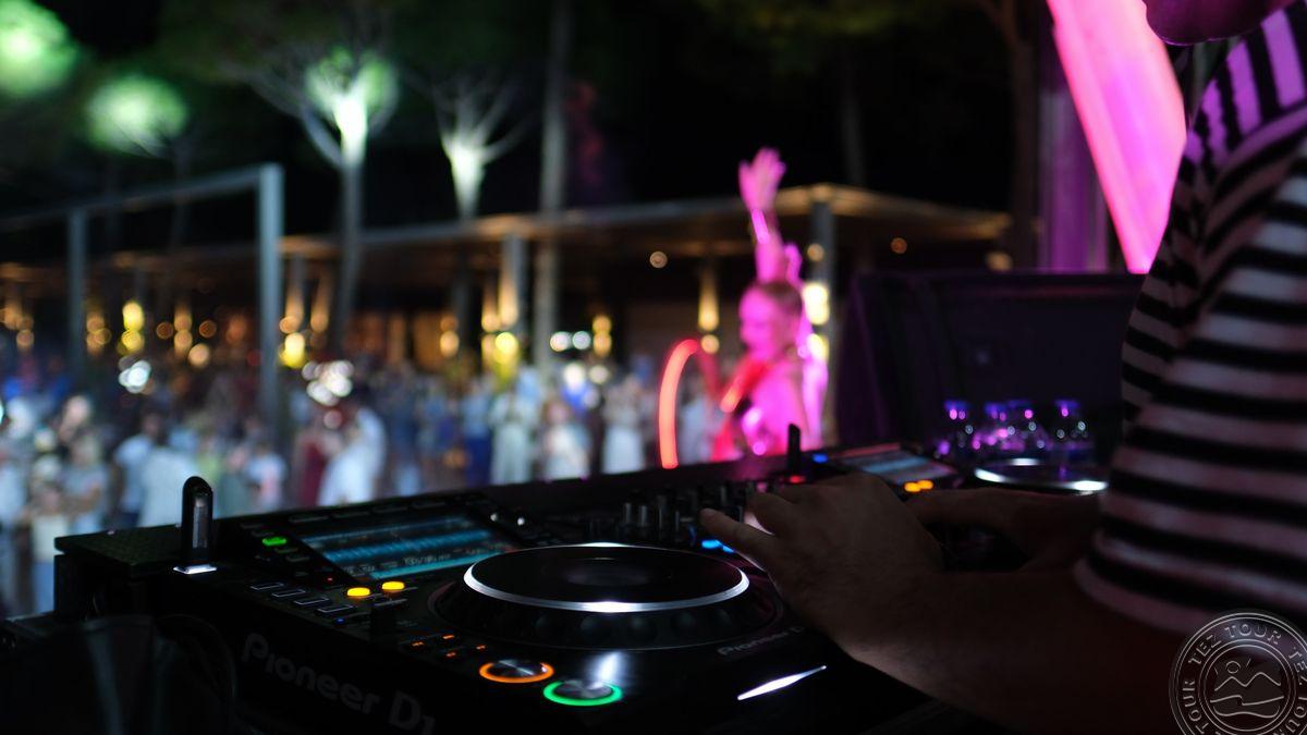 DOBEDAN WORLD PALACE