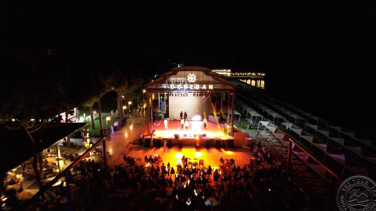 DOBEDAN WORLD PALACE