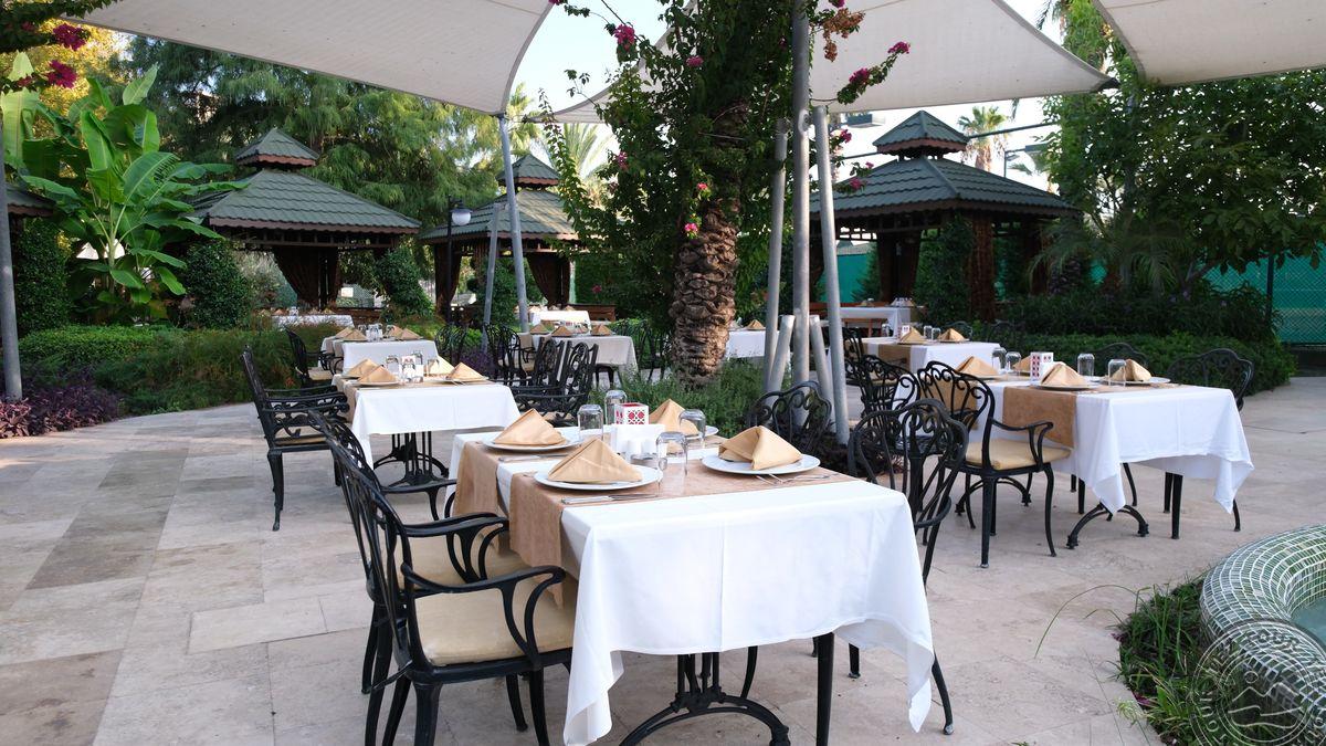 DOBEDAN WORLD PALACE