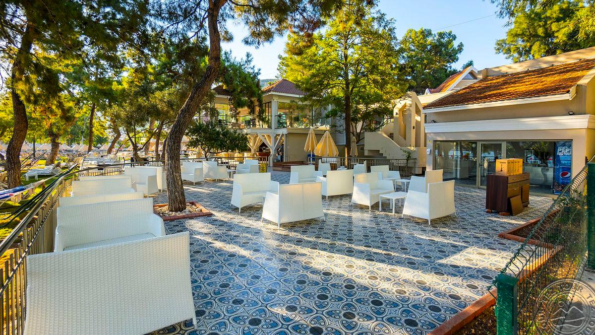 LONG BEACH CLUB NATURE
