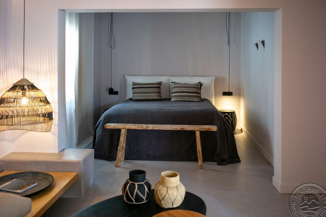 MINOS BEACH ART HOTEL