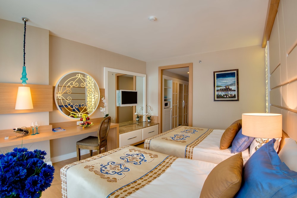 Quattro Beach Spa & Resort -