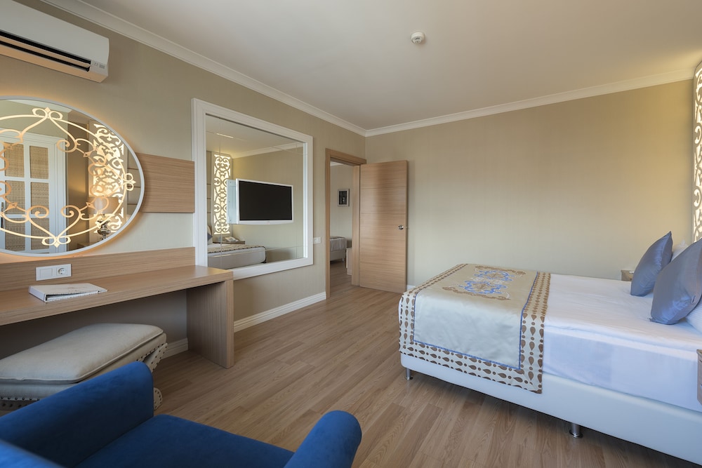 Quattro Beach Spa & Resort -