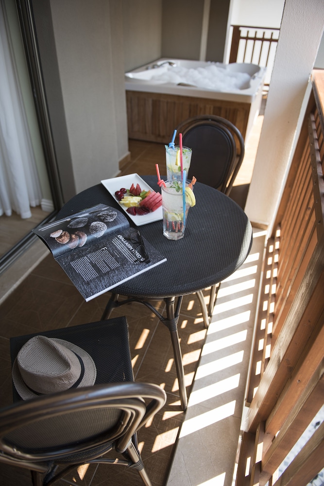 Quattro Beach Spa & Resort -