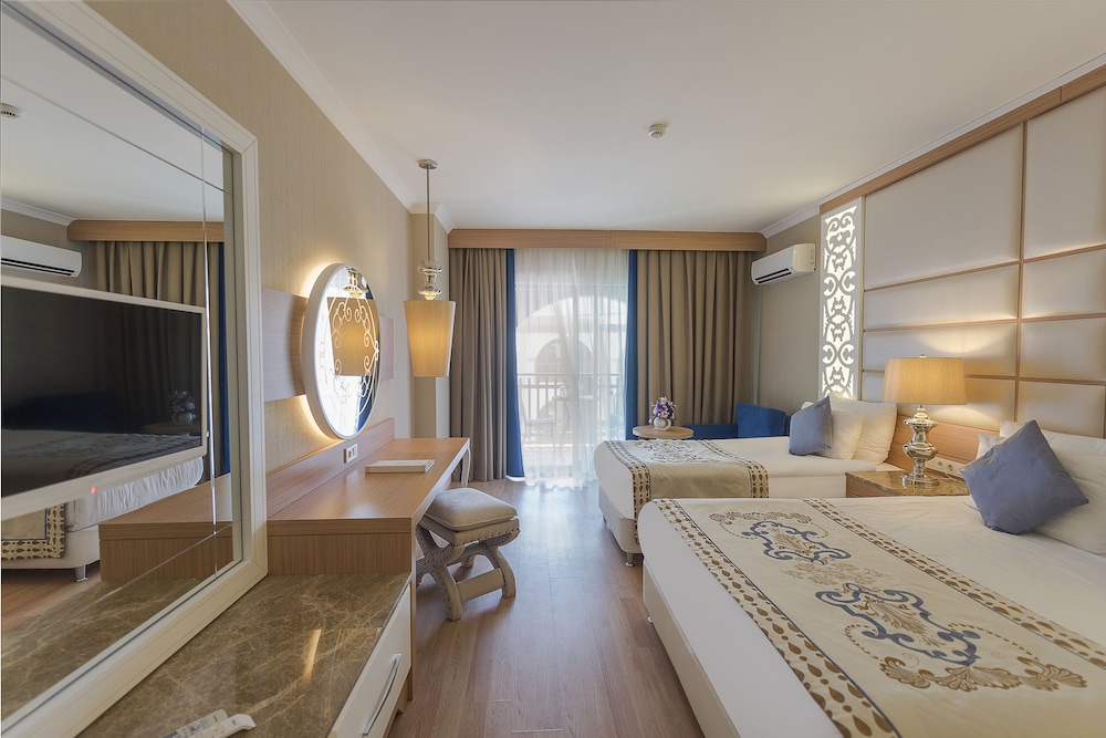 Quattro Beach Spa & Resort -