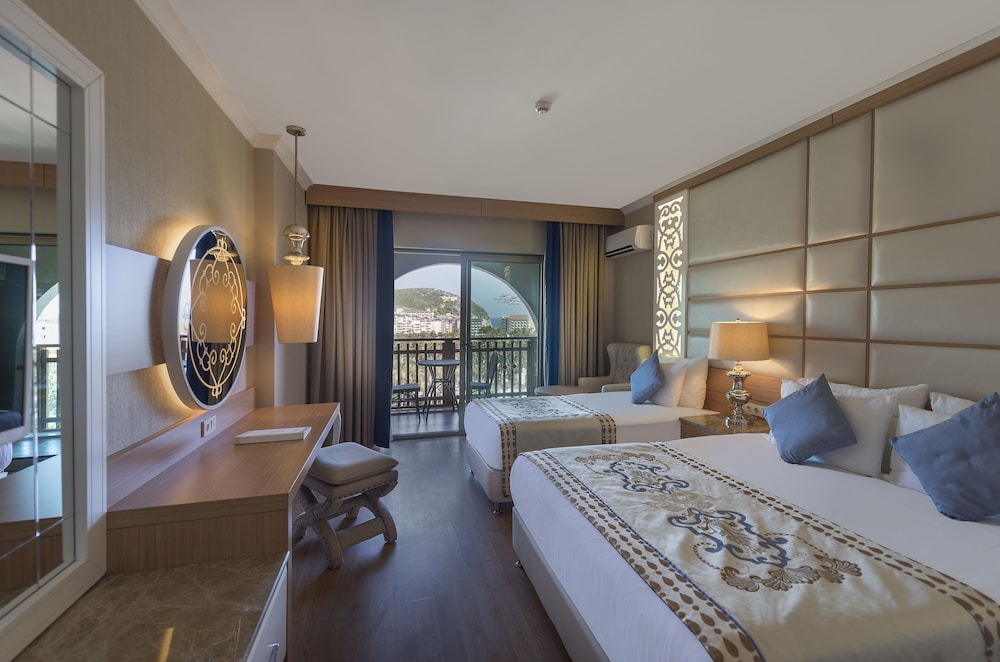 Quattro Beach Spa & Resort -