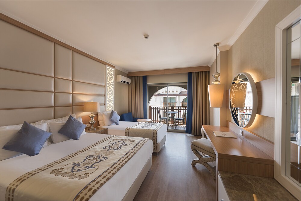 Quattro Beach Spa & Resort -