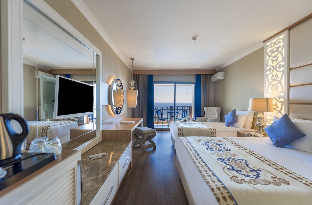 Quattro Beach Spa & Resort -