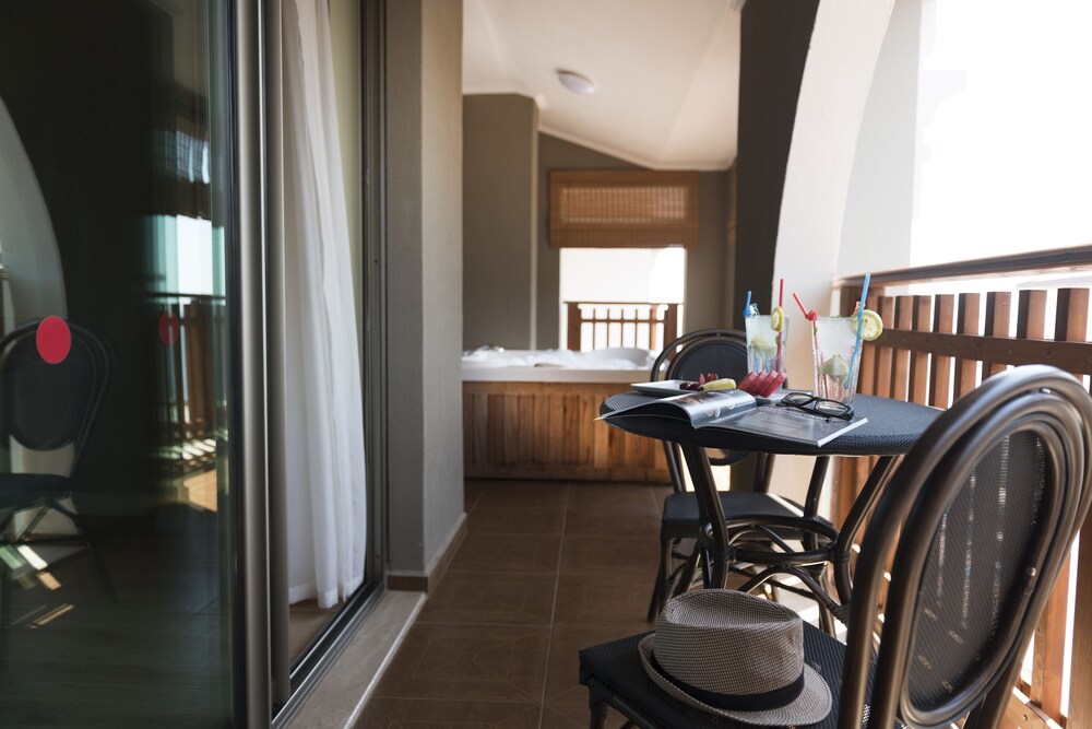 Quattro Beach Spa & Resort -