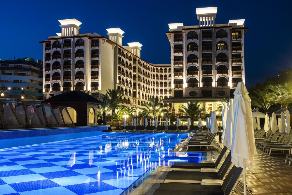 Quattro Beach Spa & Resort -