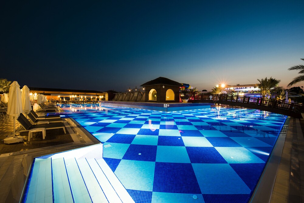 Quattro Beach Spa & Resort -