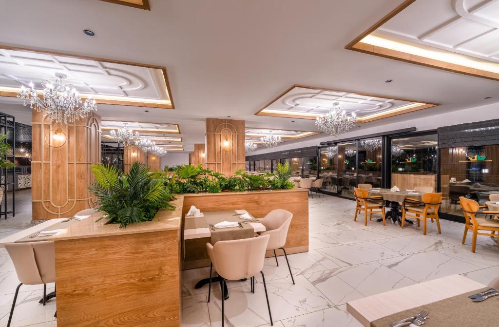 Royal Garden Beach Hotel -