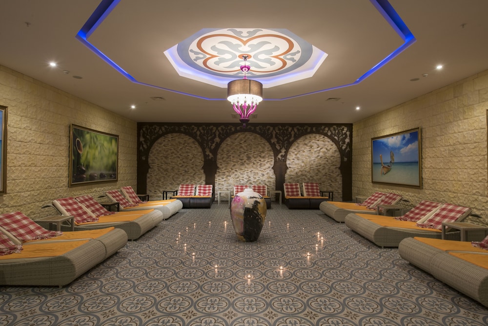 Quattro Beach Spa & Resort -