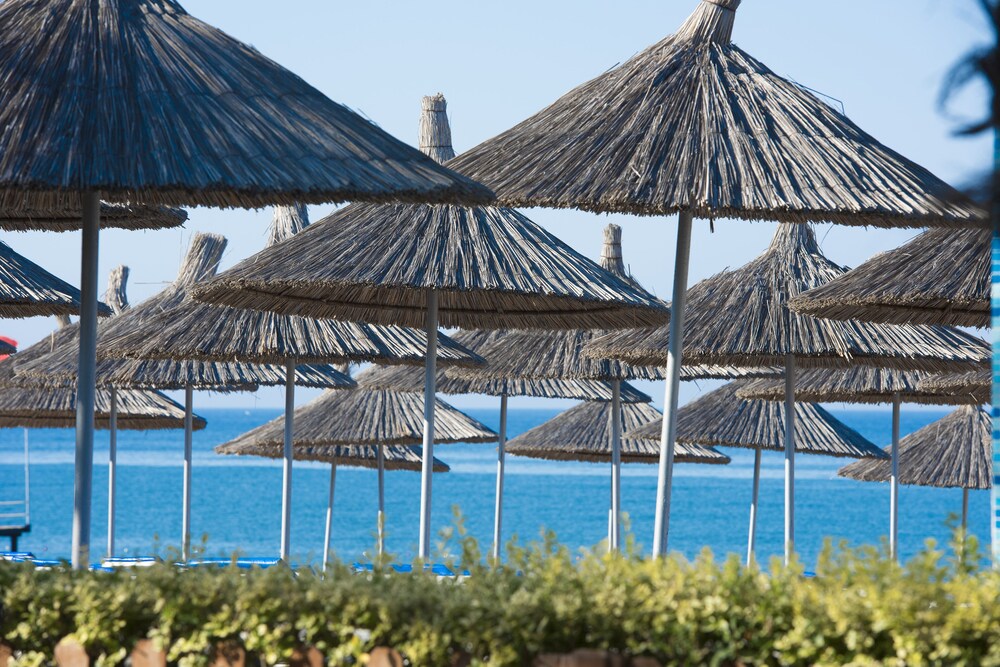 Quattro Beach Spa & Resort -