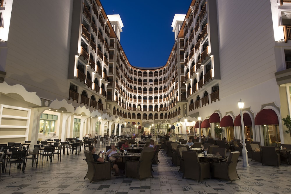 Quattro Beach Spa & Resort -