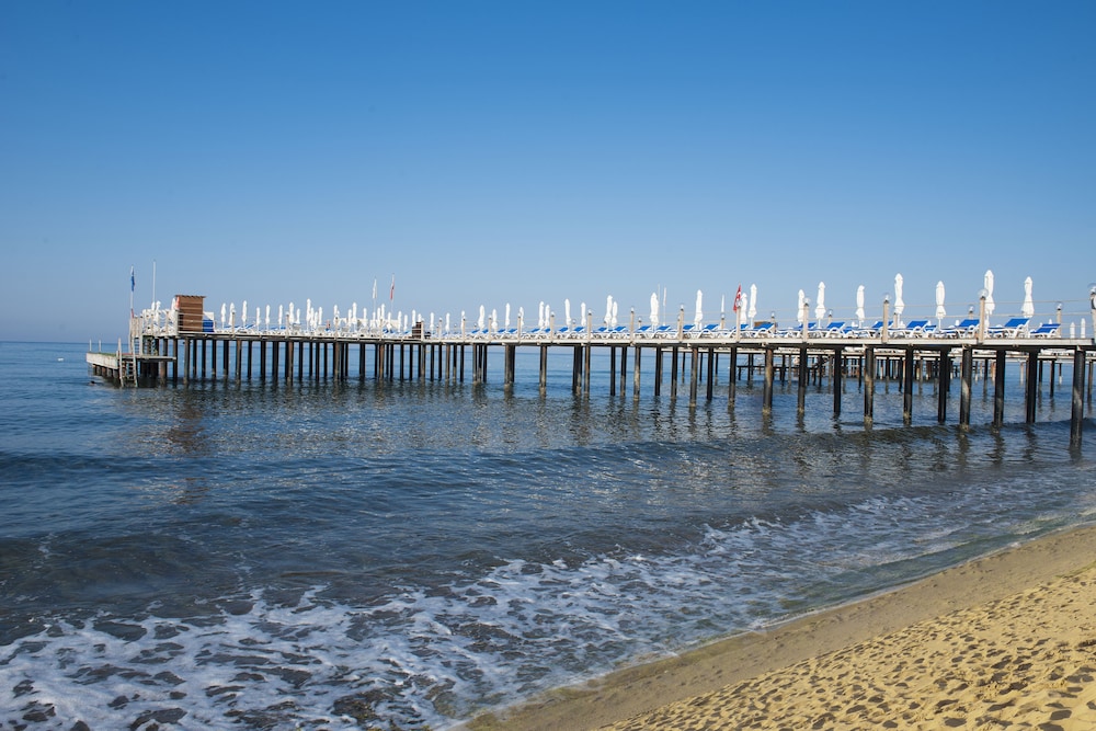 Quattro Beach Spa & Resort -