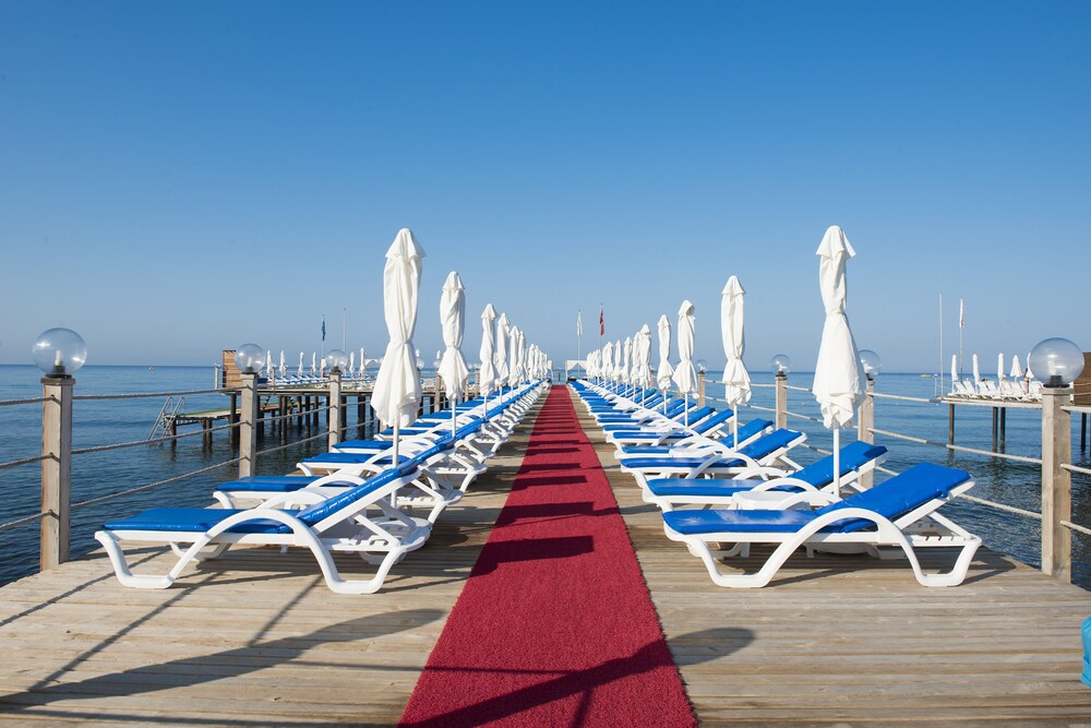 Quattro Beach Spa & Resort -