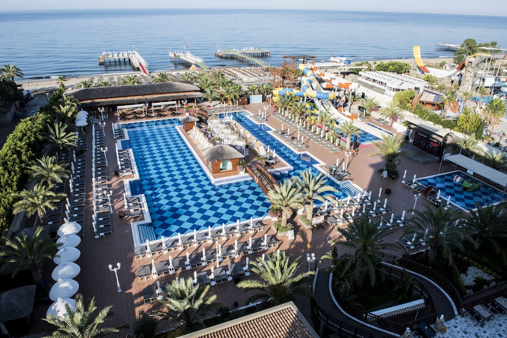 Quattro Beach Spa & Resort -