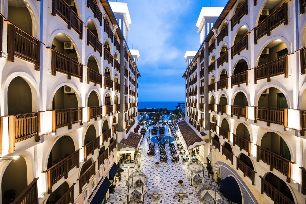 Quattro Beach Spa & Resort -