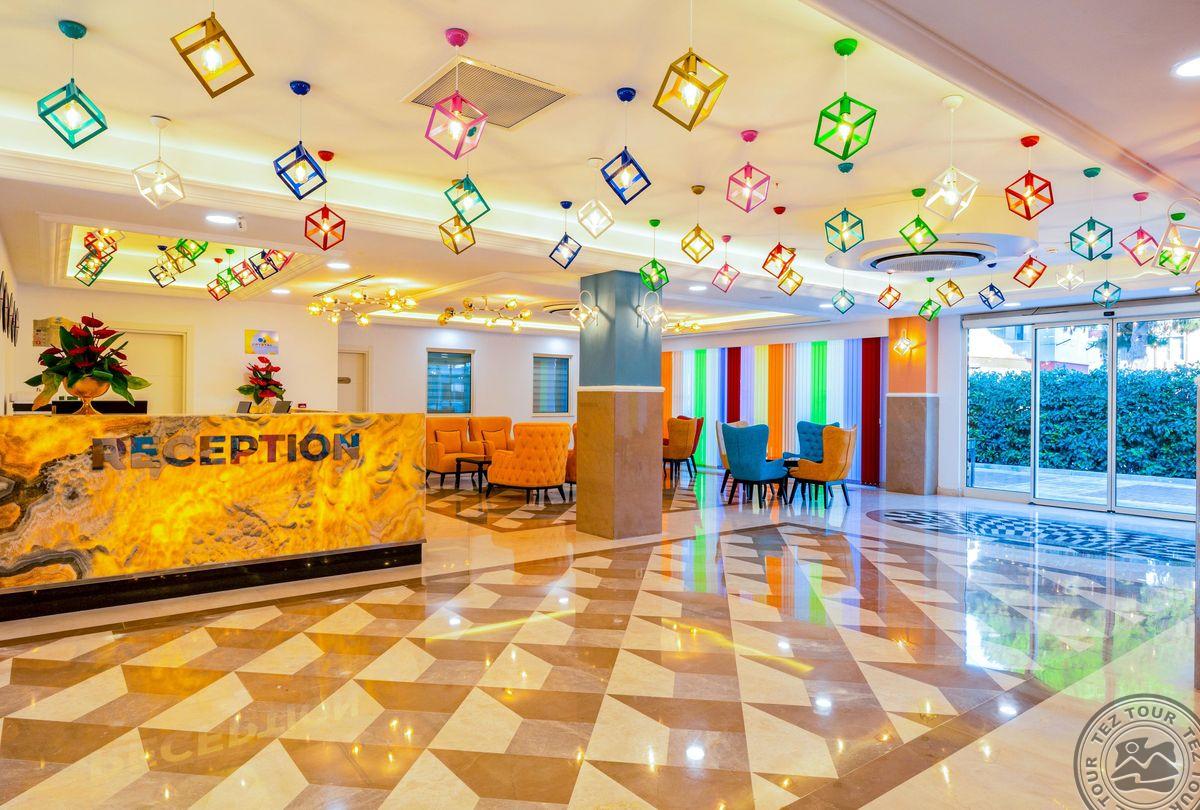 CRYSTAL CLUB WORLD OF COLOURS
