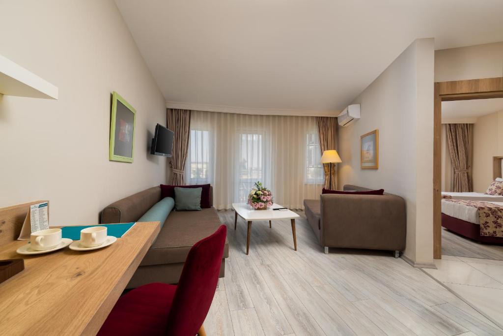 Royal Garden Beach Hotel -